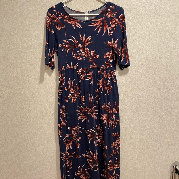 Maternity Dress - Picture 1 of 1